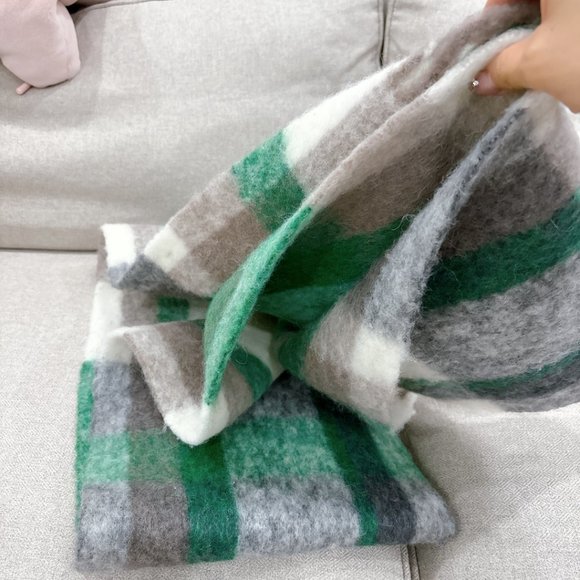 90% NEW AMI SCARF - Picture 7 of 9